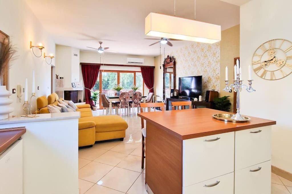 Apartment Kalliope, 200M Sea Kaštela Eksteriør billede